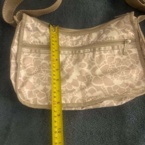 LeSportSac Beige Flowers Floral White Cross Body purse - Picture 9 of 9